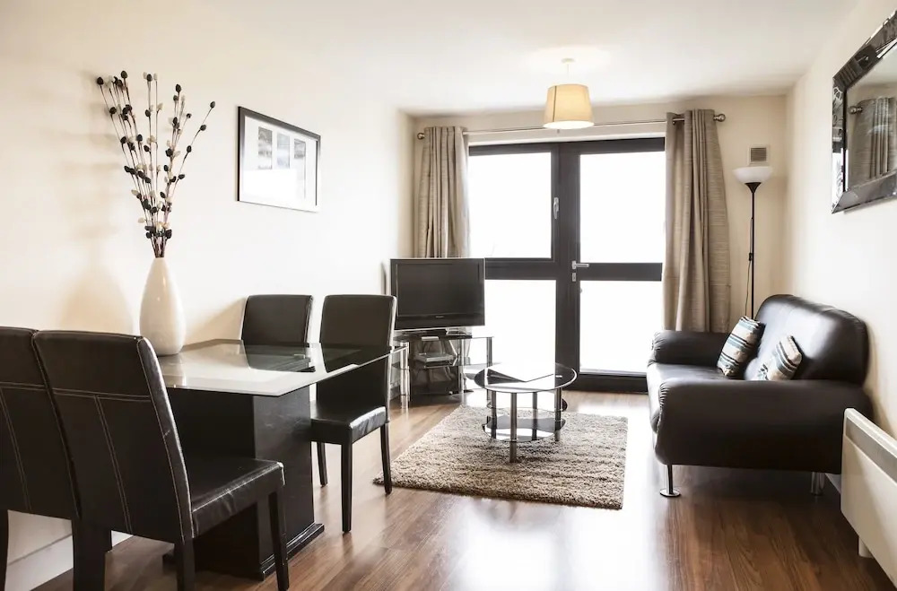 Cheltenham Plaza Apartments