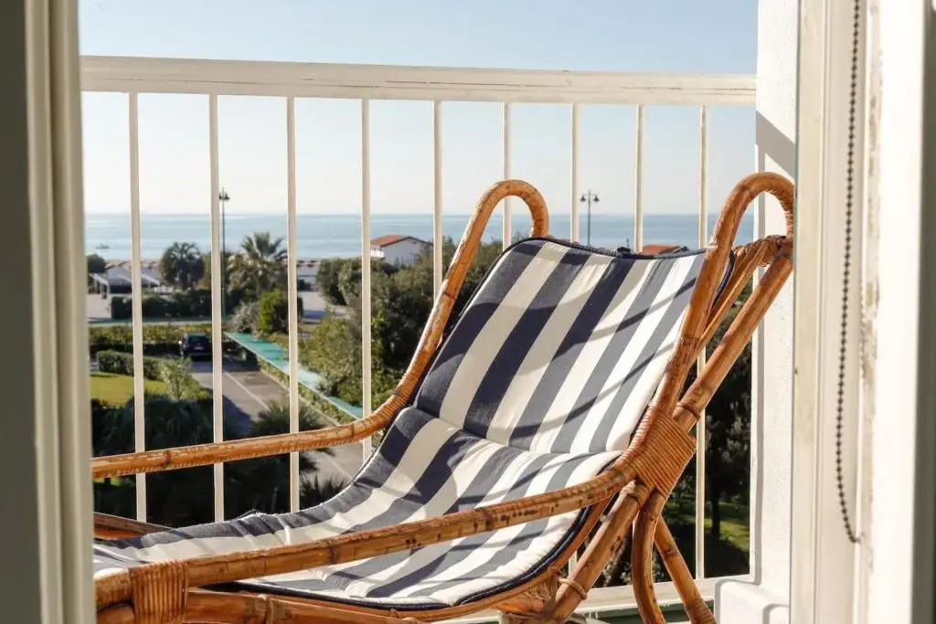 Apartment with 3 bedrooms in Forte dei Marmi with wonderful sea view furnished balcony and WiFi 100 m from the beach