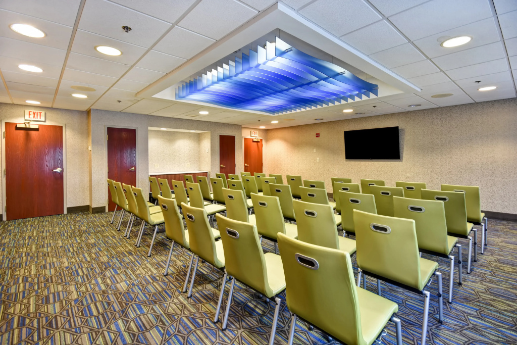Holiday Inn Express Newport North - Middletown by IHG