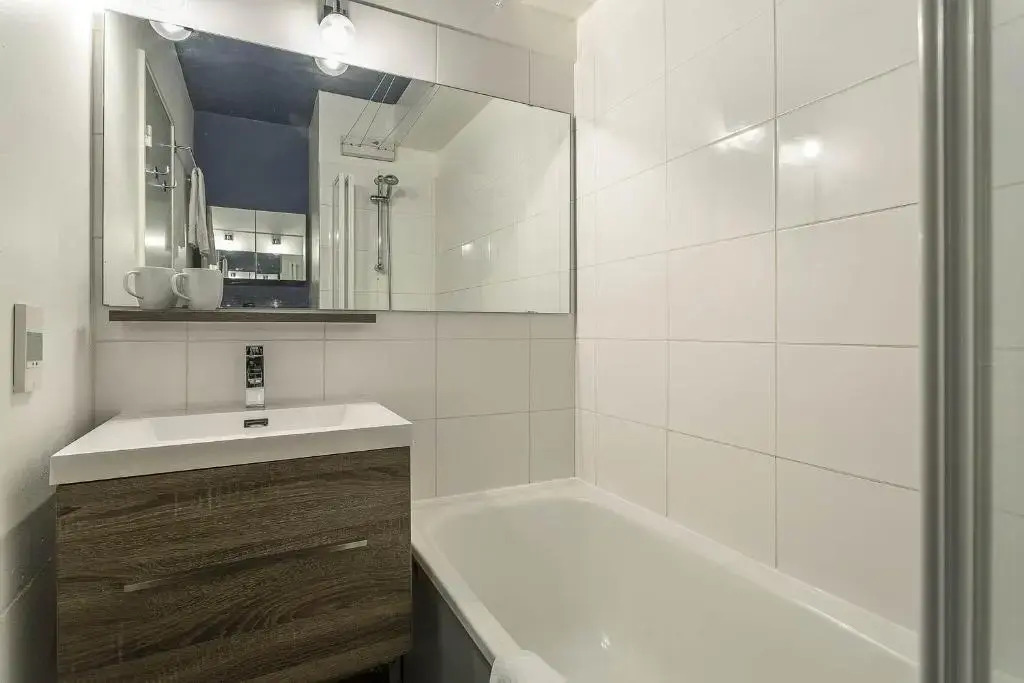 Apartment Forclaz 4B - Alpes Travel - Central Chamonix - Sleeps 4