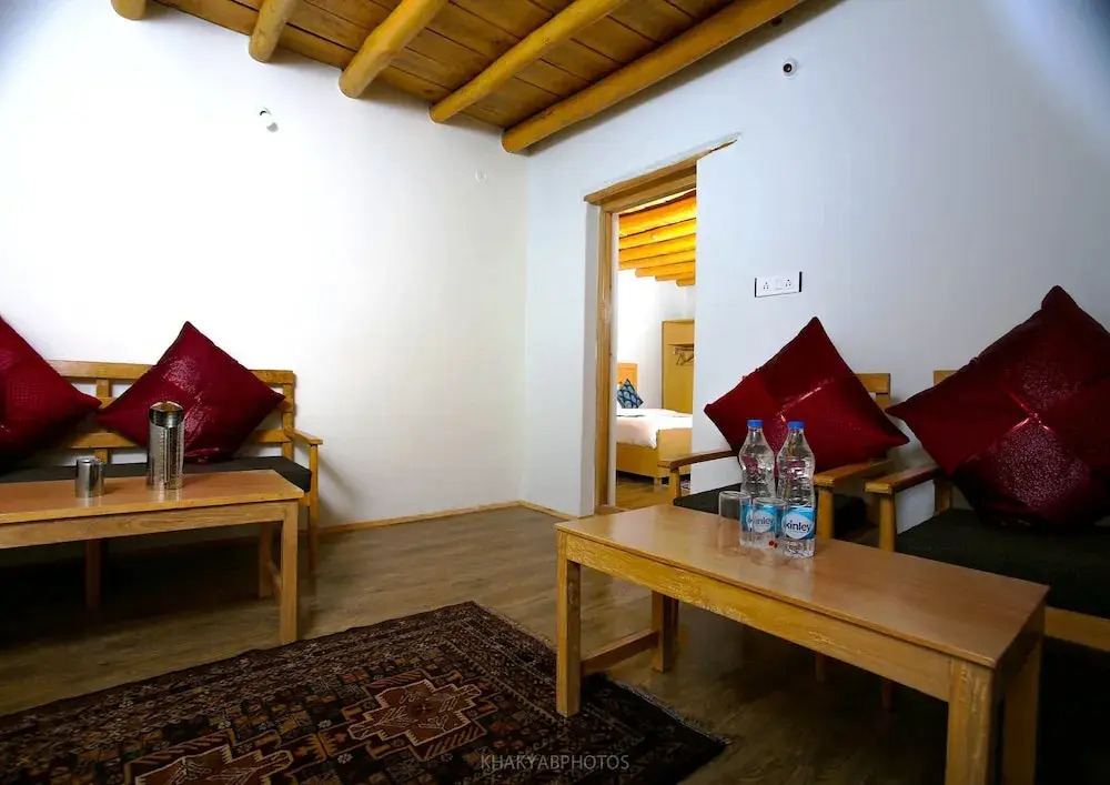 TIH Chomal Huts