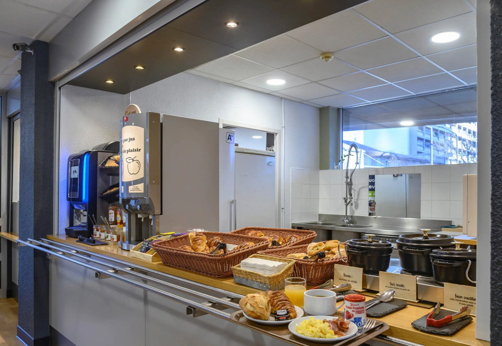 Отель B&B Nimes Centre Arène