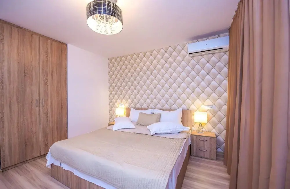 Libra Apartment - Two Bedrooms - 5 Guests - Next To Cismigiu Gardens
