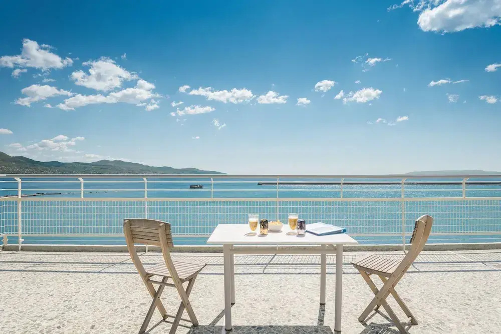 Seafront Penthouse LEO