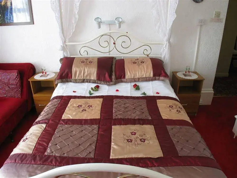 Hornby Villa B&B Couples & Families Only- Quiet Central Location- Near To Winter Gardens