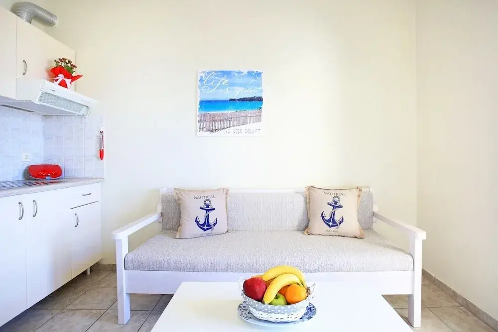 Theodosia apt Swim sunbathe beachfront