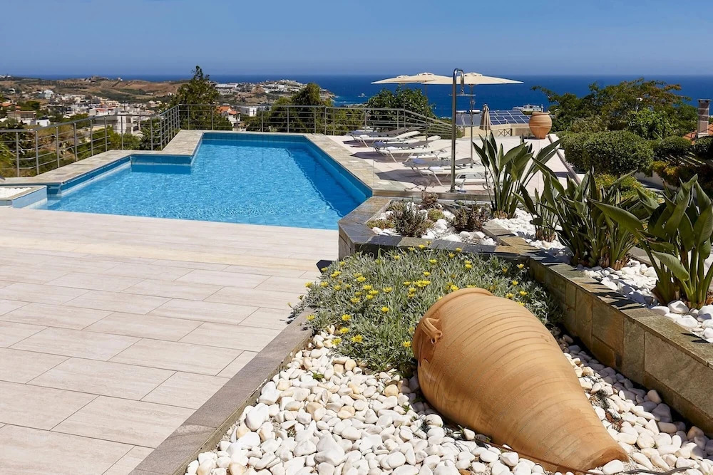 Cozy Pool Front Apartment With sea View Helios RU