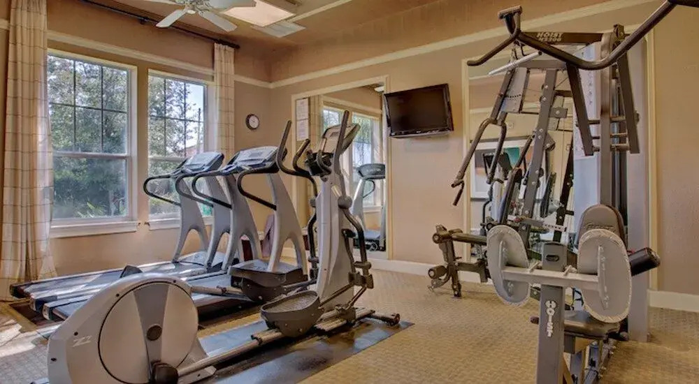 Lucaya Village Townhome with Pool, 6 Mi to Disney
