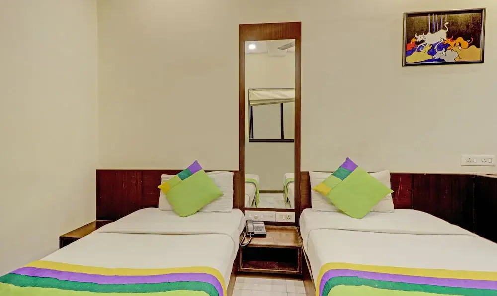 Loharkar Family Hotel L A Rooms