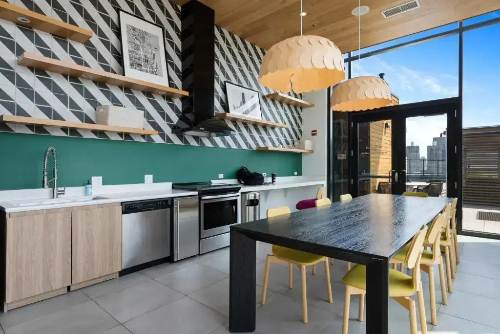 Cloud9 - River North at Aurelien