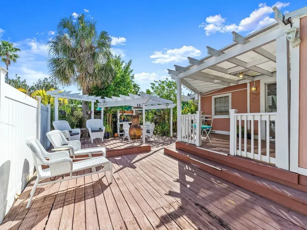 Beachy Bungalow by Vtrips