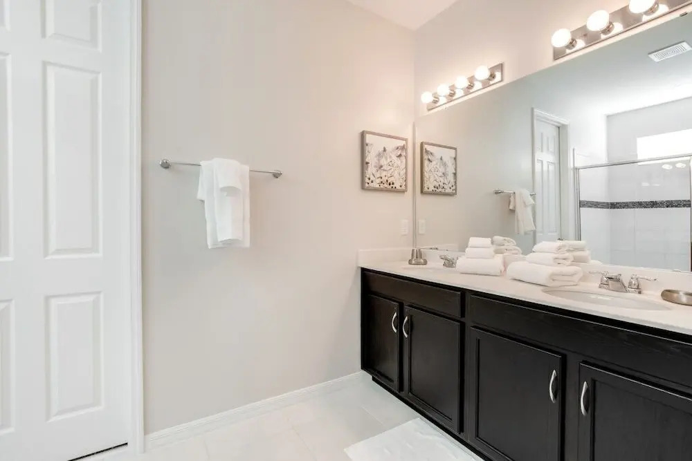 9 BD 6.5 BH House Villa