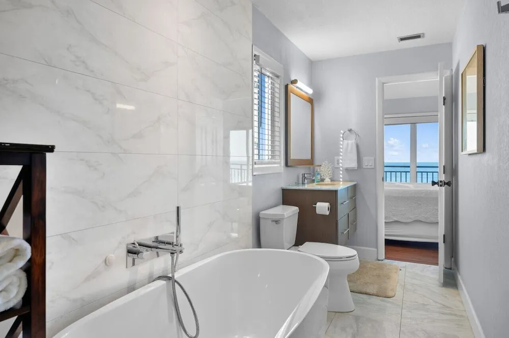 Oceanfront Pool House 7 Bedrooms 7 Bath 2 Kitchens