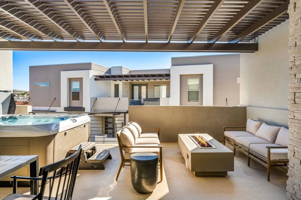 Sixteen Sandals 4 Bedroom Townhouse