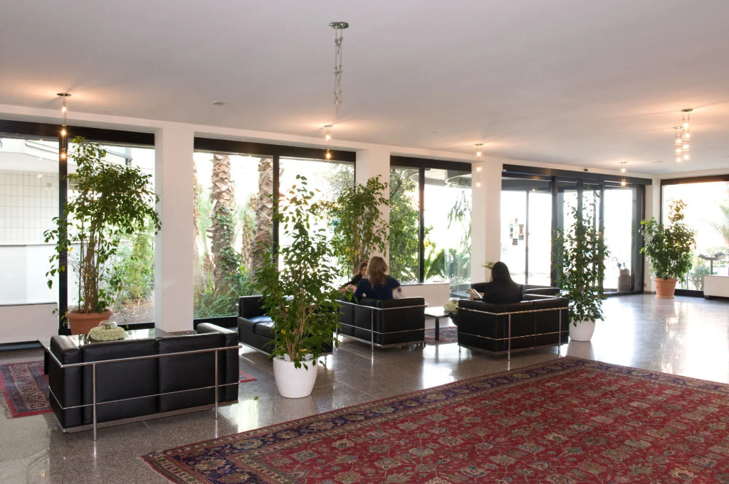 Hotel 90