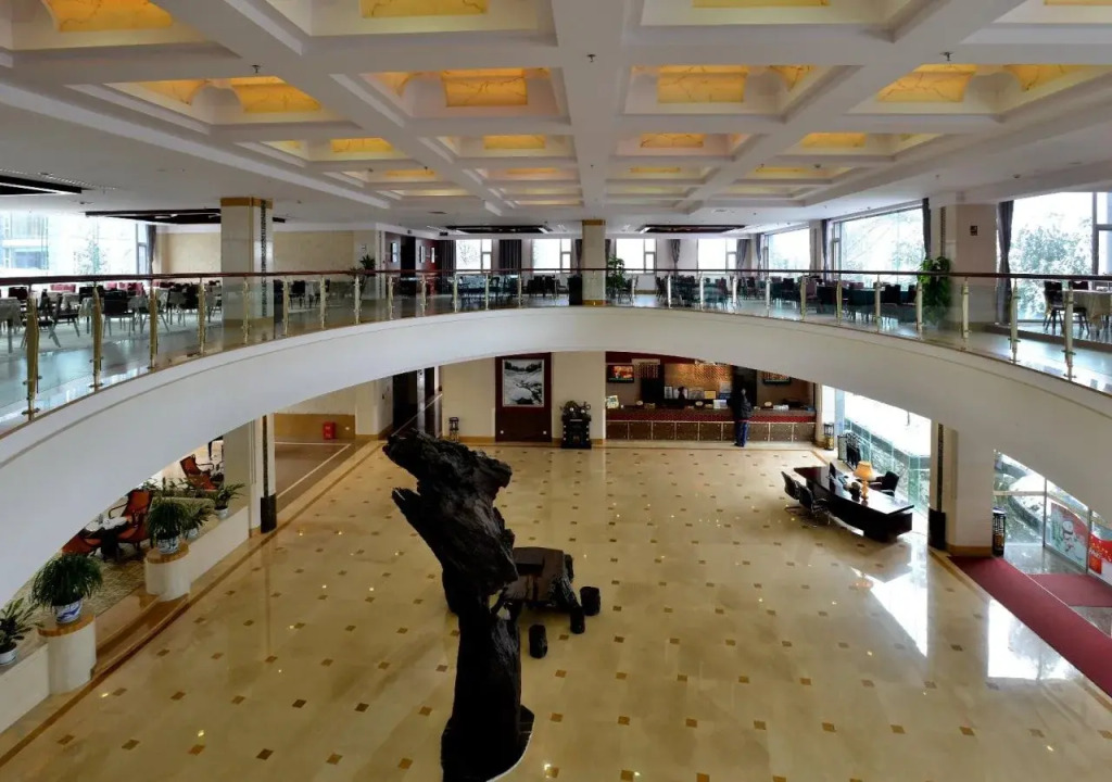 Huasheng Hotel (Chanlin Hot Spring Silver Villa)