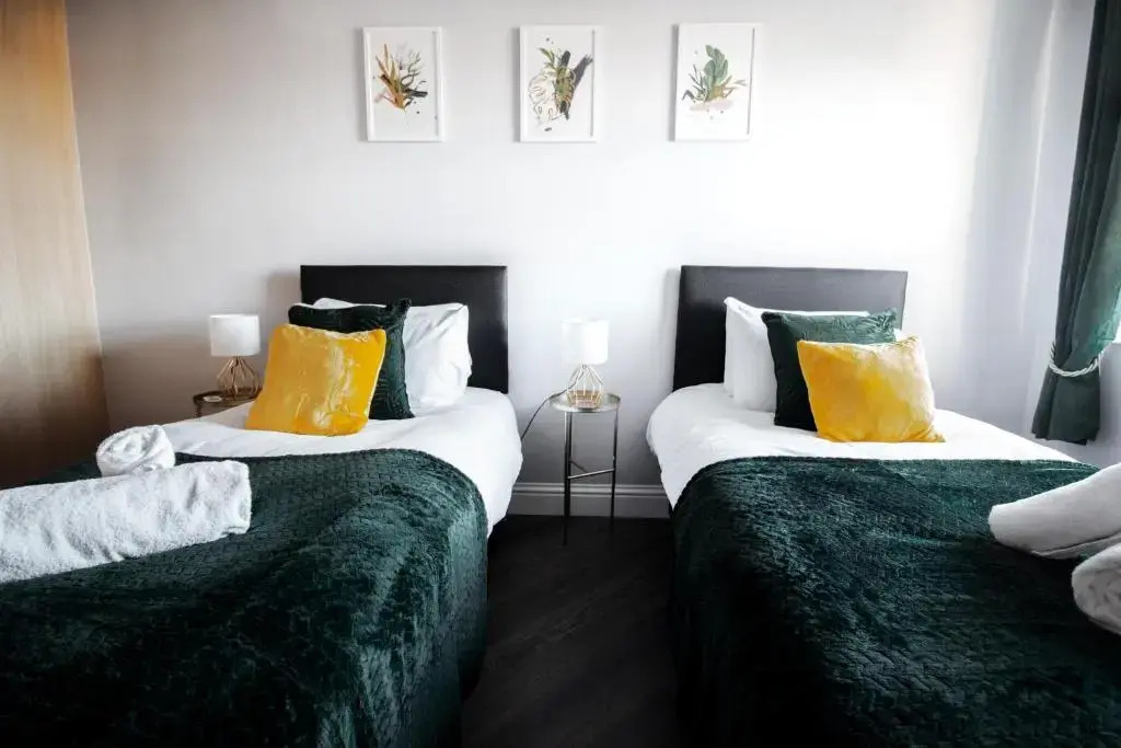 Mulberry - Luxury Two Bedroom Apartment - Free Netflix and Parking