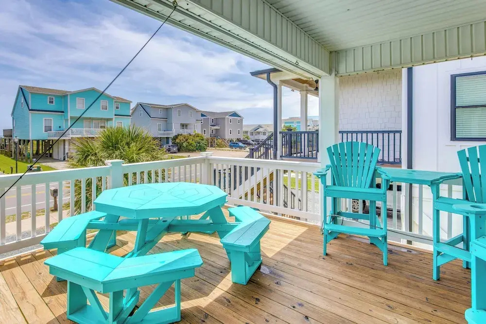 Coastal Home: Walk to Holden Beach!