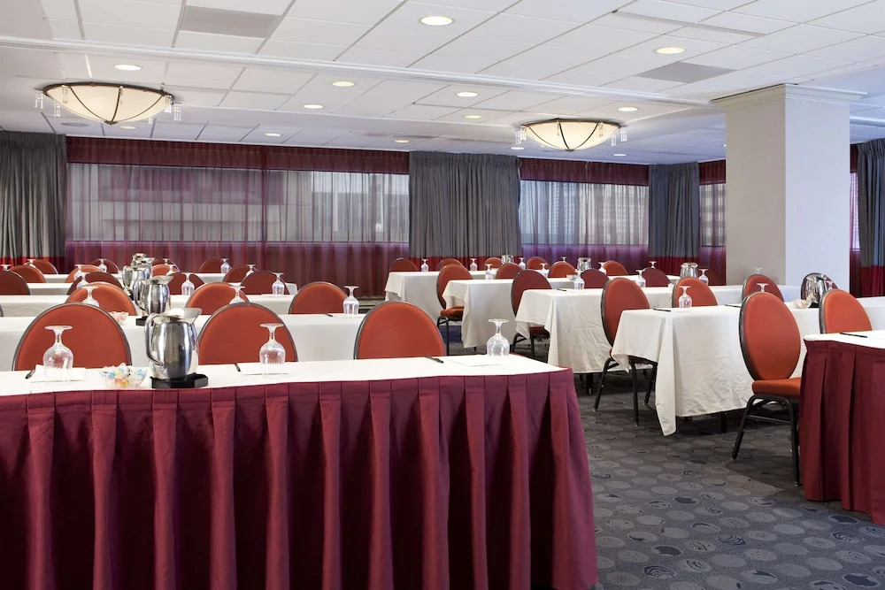 Avenue Crowne Plaza
