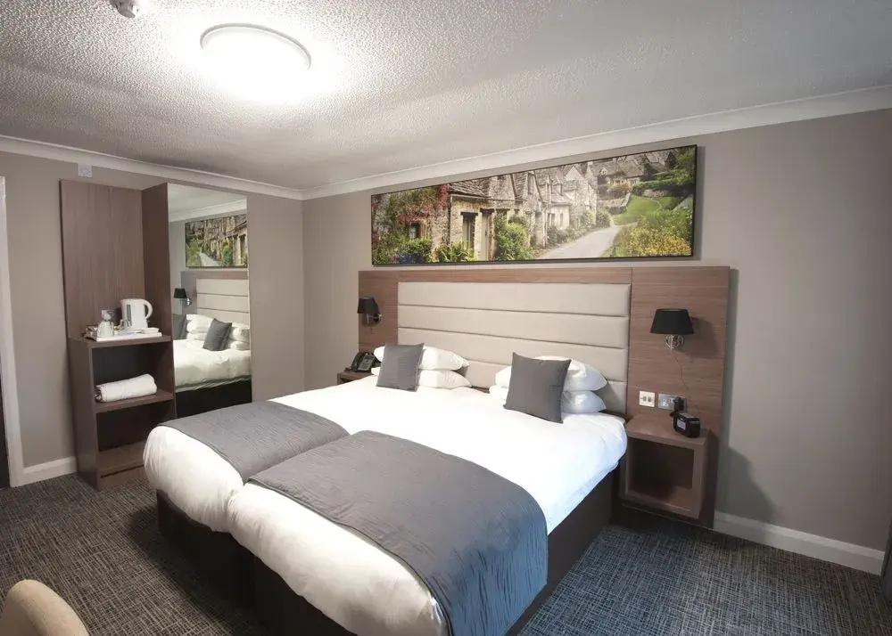 Riverside Hotel