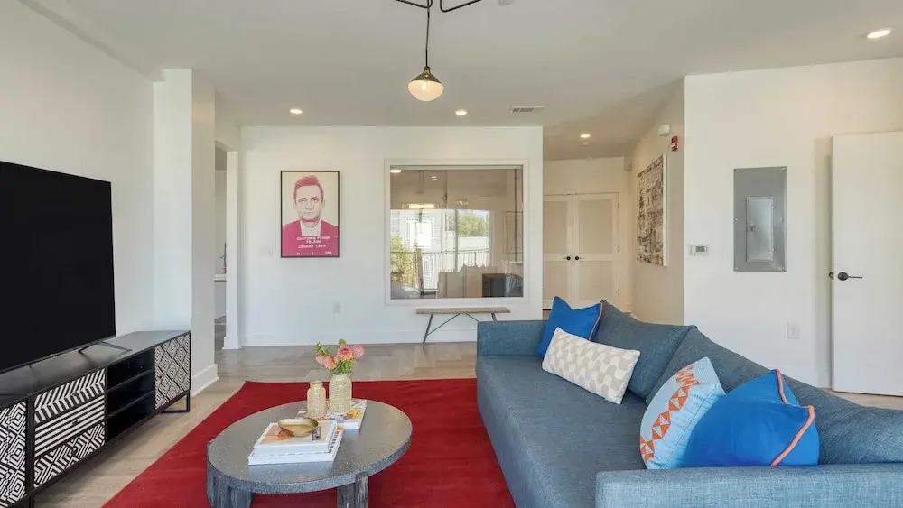 916 Main 12 Unit Buyout - Prvt 2 Floors, Sleeps 88 - Perfect For Group Travel