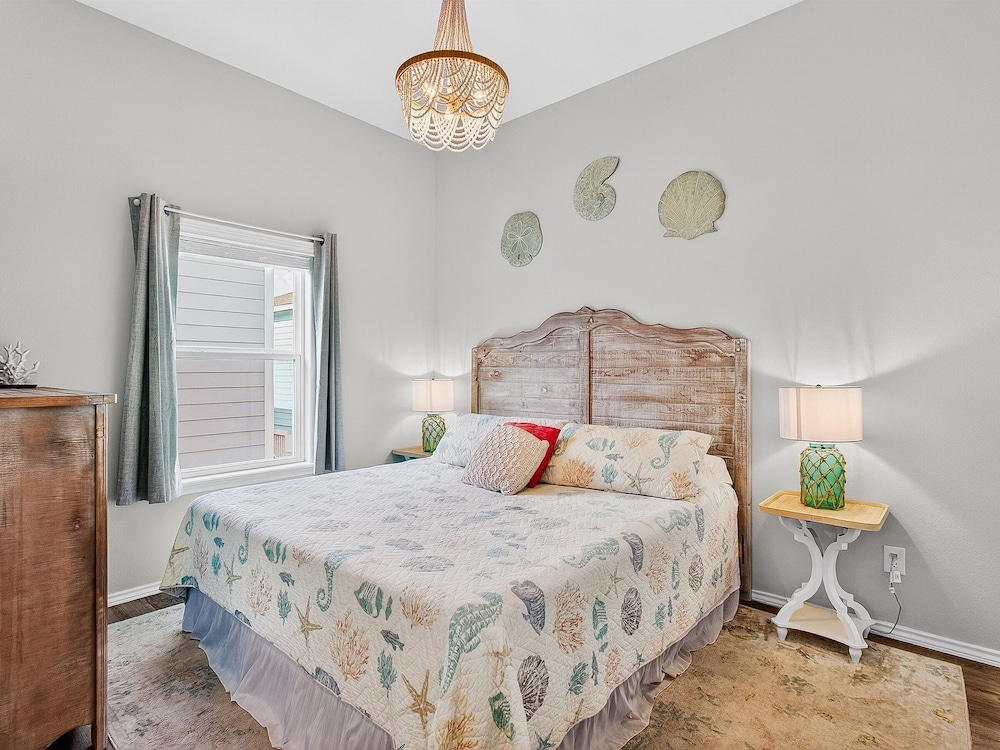 Turtle Cove 3 Bedroom Home by RedAwning