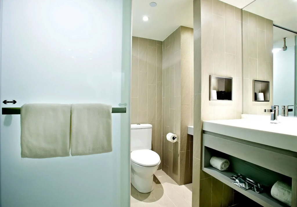 FX Hotel Kaohsiung Zhonghua Road Branch