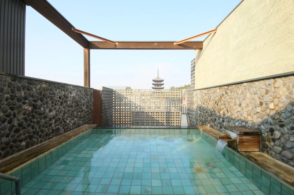 Ryokan Asukasou at the entrancne of Nara park