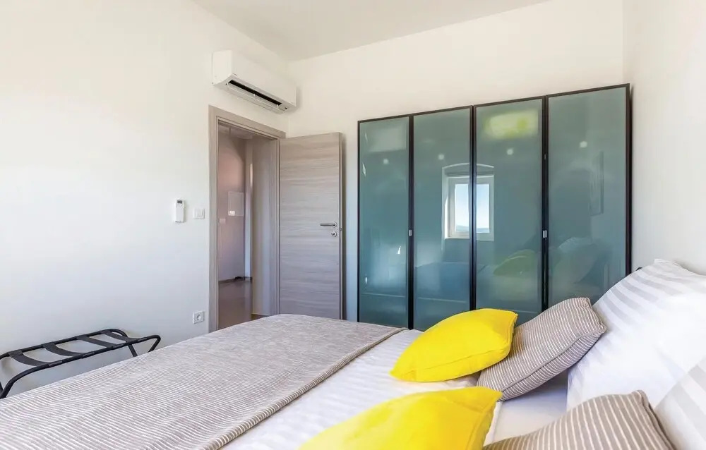 Amazing Home in Praputnjak With Wifi and 5 Bedrooms