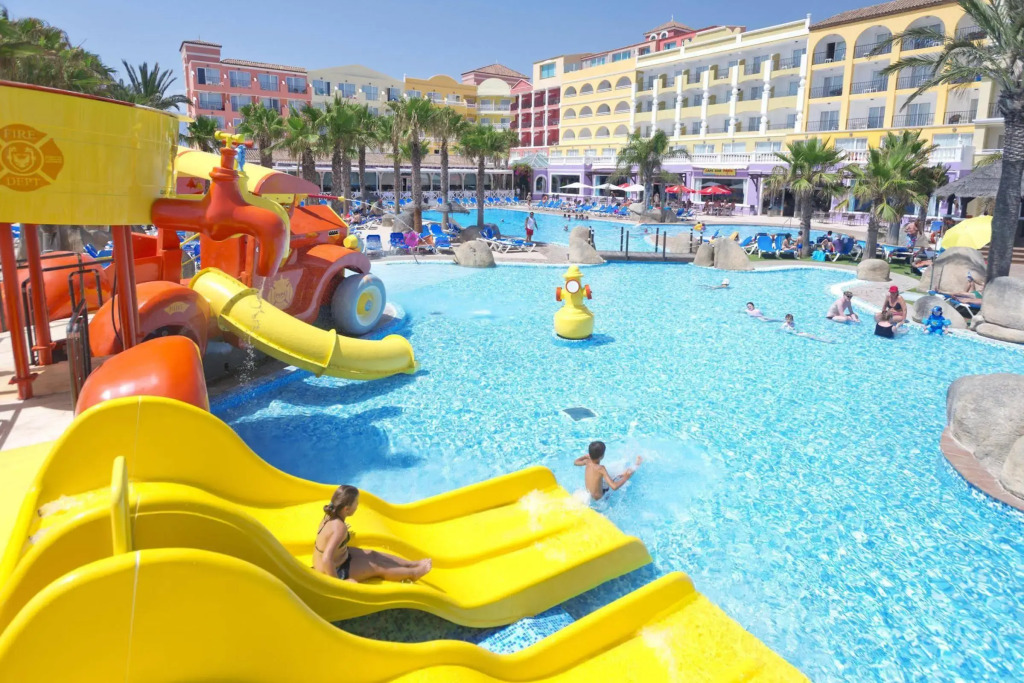 Mediterraneo Bay Hotel & Resort