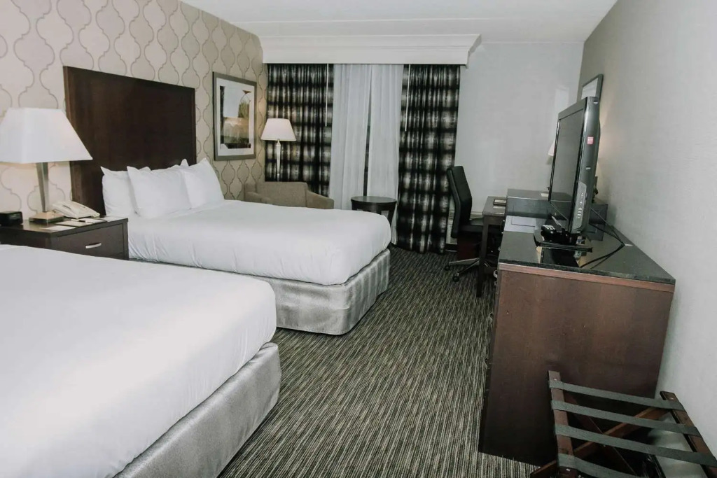 DoubleTree by Hilton Dearborn