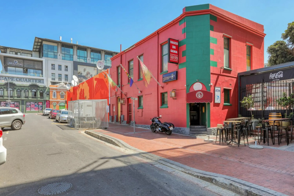 Authentic Cape Town Apartment near the Silo District