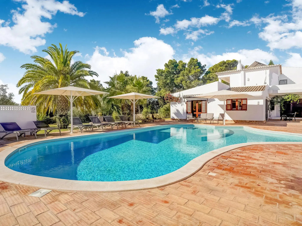 Stylish Villa  in Lagoa with Private Swimming Pool