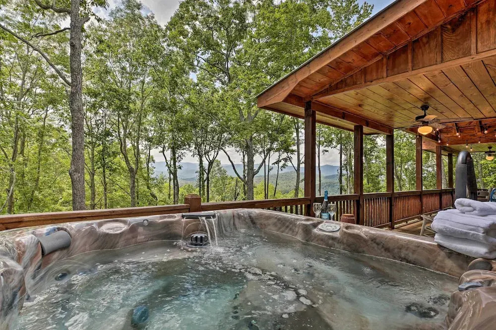 A Sunset Dream' - Upscale Blue Ridge Cabin!