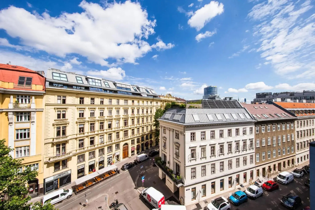Lovley central Vienna apartment with balcony