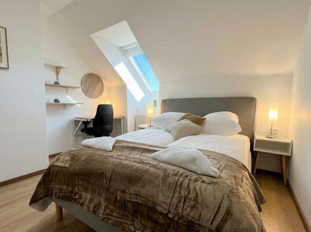 Lovely 3BR Apt With Balcony Rennweg