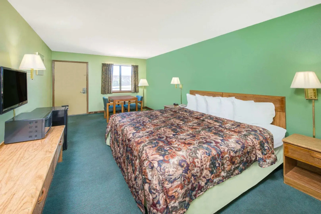 Cactus Inn and Suites