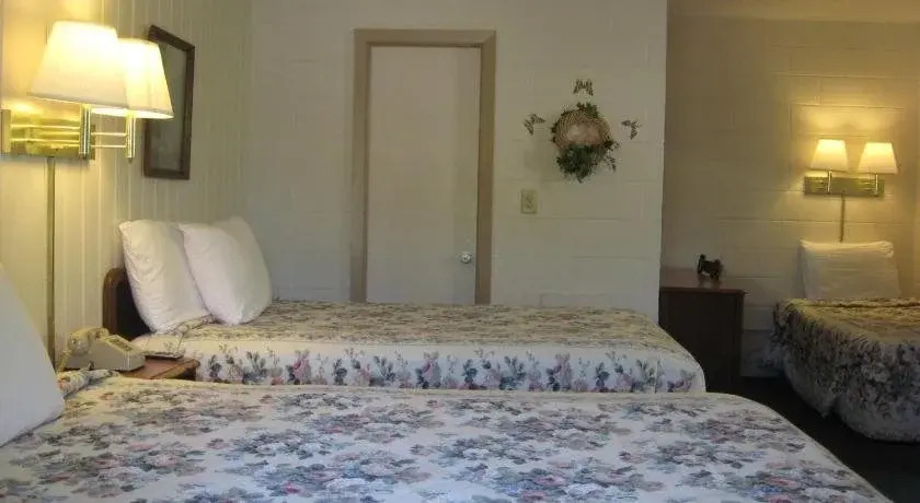 white columns motel
