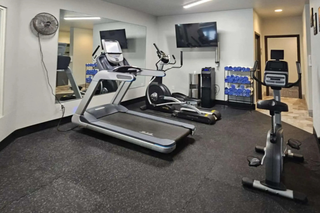 Edgewater Inn and Suites, an Ascend Collection Hotel
