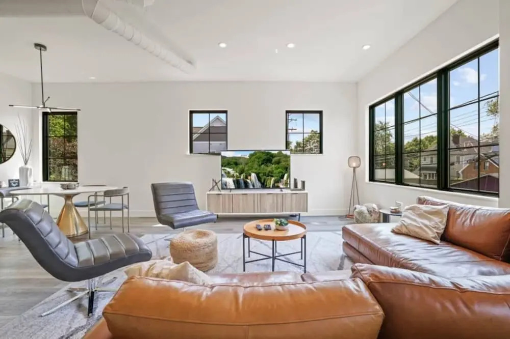 Work Of Art -3 Bedroom Elegant Townhome-columbus