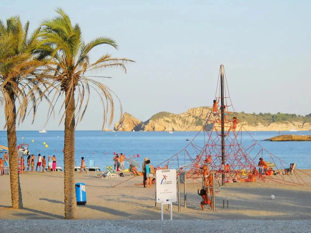 Rosco in Javea With 3 Bedrooms and 2 Bathrooms