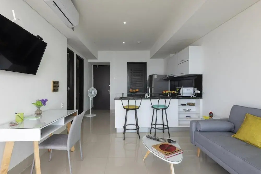 Stunning Highrise Seafront Apartment