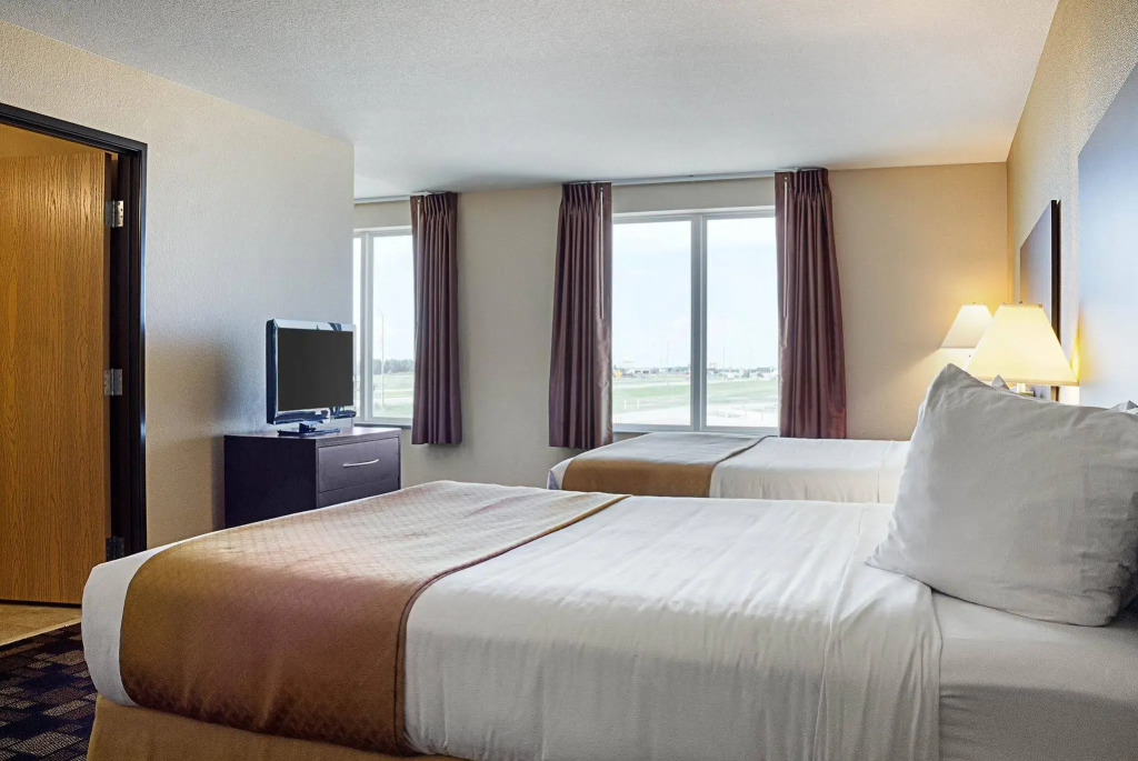 Econo Lodge Inn & Suites Minot