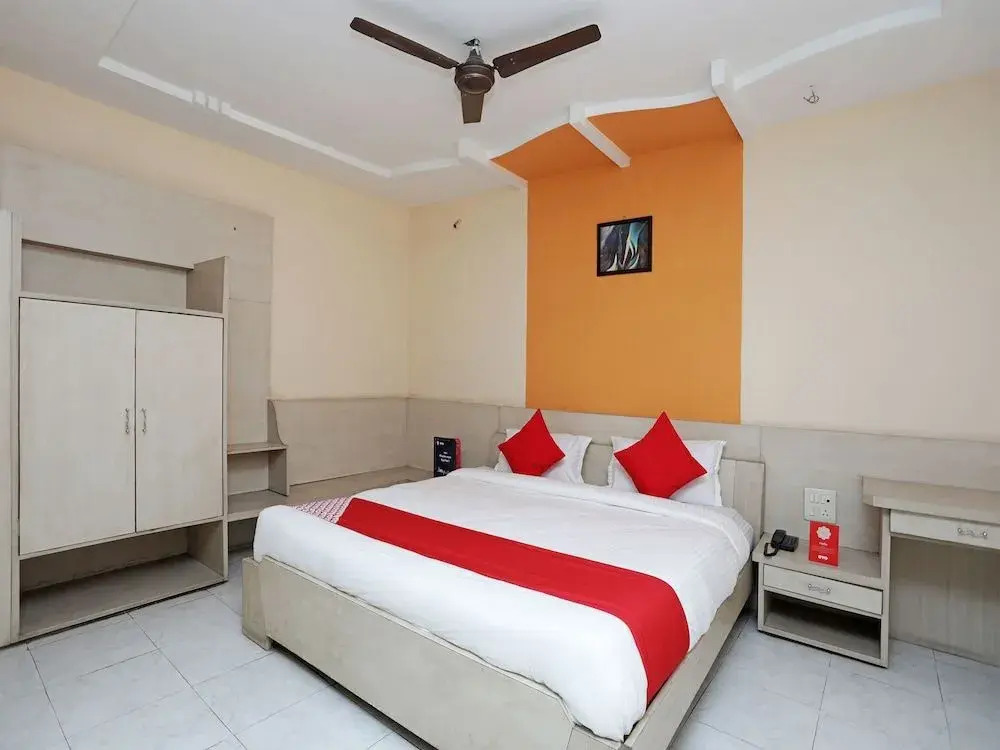 OYO 12546 Hotel Madhuban