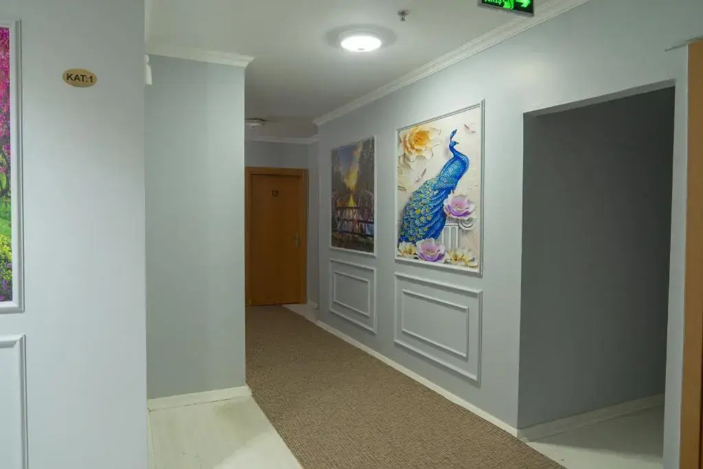 Heraldic Room Hotel