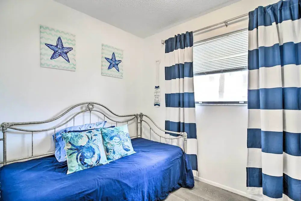 On-site Beach Access: Walkable Gulf Coast Retreat