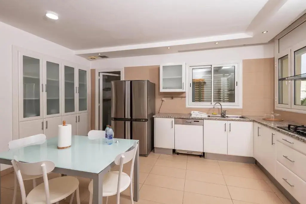 luxury apartement lake view