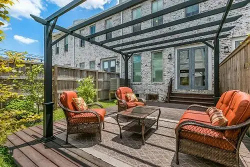 Luxury Loft-Style 3BR Townhouse by Hosteeva