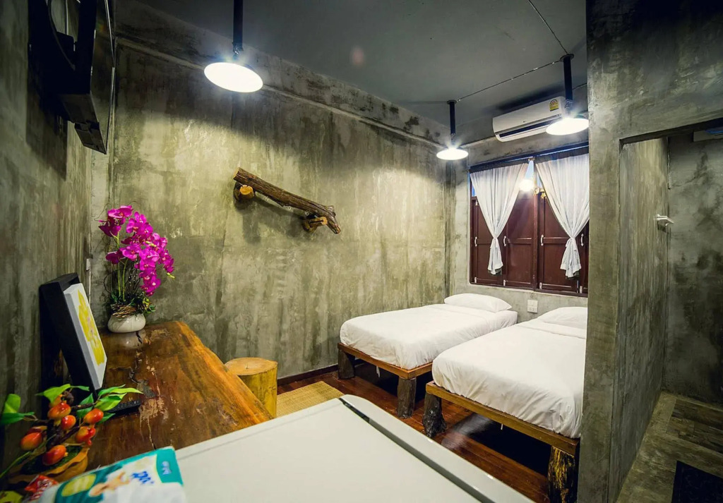 YOLO Chic House