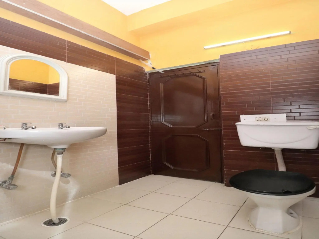 OYO 14876 Hotel Samrat